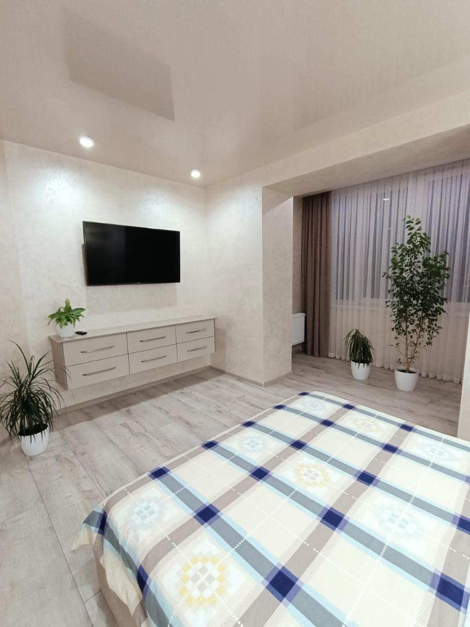 2К Шикарний Люкс! Apartamento Khmelʼnytsʼkyy Exterior foto